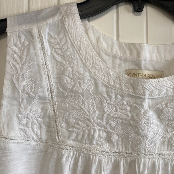 Cynthia Rowley White Embroidered Flower Top - Large - Picture 3 of 6